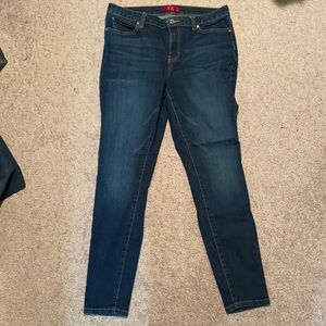 Jennifer Lopez skinny jeans